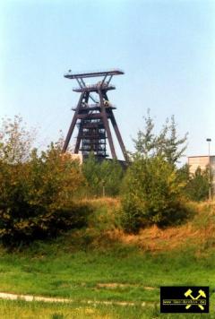 SDAG Wismut Bergbau Betrieb Drosen im Revier Ronneburg, Thüringen, (D) (4) August 2000 Schacht 403.jpg